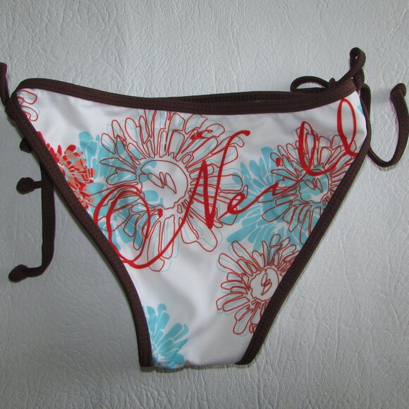 O'Neill White Floral Print String Bikini - XSmall - Picture 8 of 8